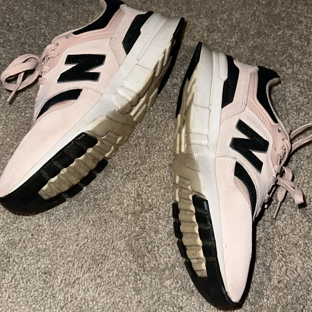 New Balance Light Pink & Sequin Black 997H Sneakers - Picture 5 of 6